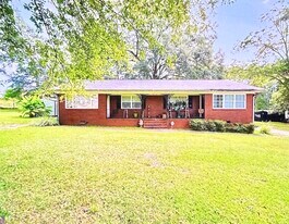 104 Bowen St in Stockbridge, GA - Building Photo