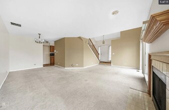 632 Stone Brook Ct in Elk Grove Village, IL - Foto de edificio - Building Photo