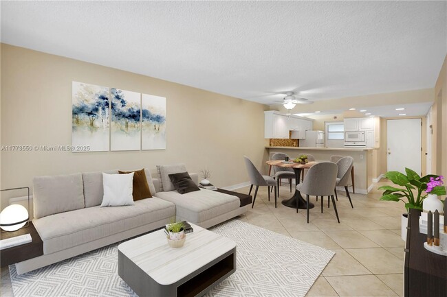 2326 S Cypress Bend Dr in Pompano Beach, FL - Building Photo - Building Photo