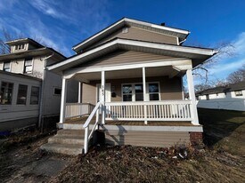 385 S Burgess Ave in Columbus, OH - Building Photo