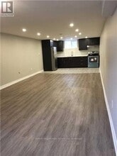 8 Salmond Ct in Hamilton, ON - Building Photo - Building Photo