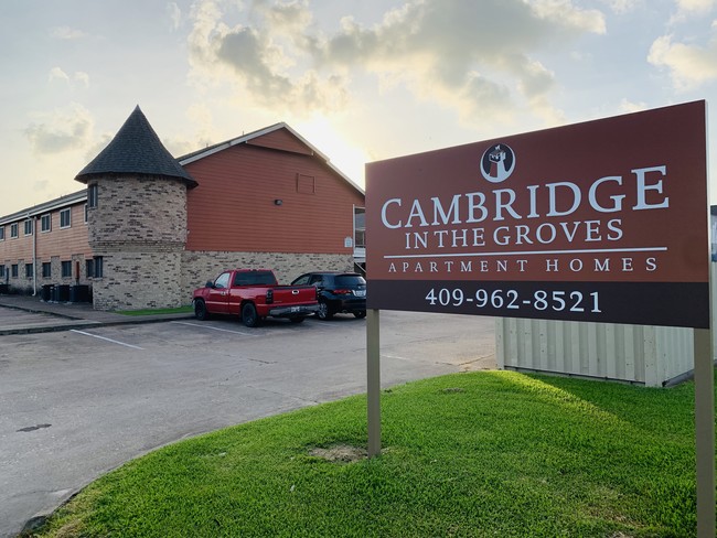 Cambridge in the Groves in Groves, TX - Foto de edificio - Building Photo