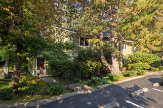 Kirkland Springs in Kirkland, WA - Foto de edificio - Building Photo