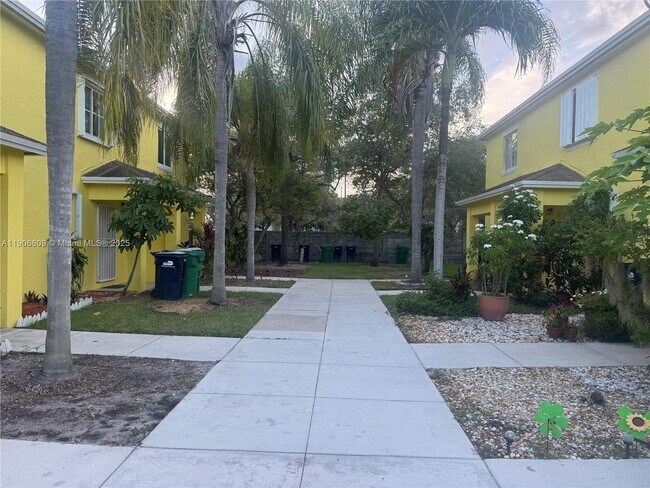 19550 SW 103rd Ct in Cutler Bay, FL - Building Photo - Building Photo