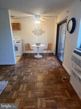 1587 N Colonial Terrace, Unit 204X in Arlington, VA - Building Photo - Building Photo