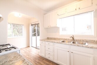 4318 1/2 Lamont St-Unit -4318- in San Diego, CA - Building Photo - Building Photo