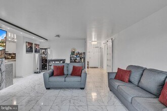 205 Yoakum Pkwy in Alexandria, VA - Building Photo - Building Photo