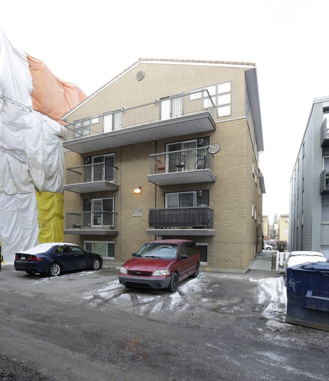 1716 10th St SW in Calgary, AB - Building Photo - Building Photo