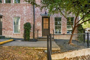 1301 Town Creek Dr in Austin, TX - Building Photo