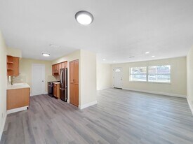 9814 110th Ln N in Seminole, FL - Building Photo