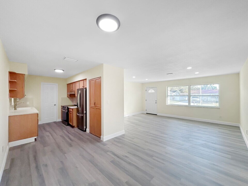 9814 110th Ln N in Seminole, FL - Building Photo