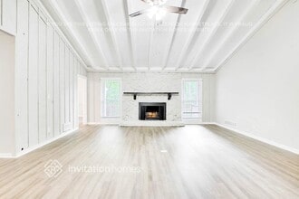 6395 El Caudillo Ct in College Park, GA - Foto de edificio - Building Photo