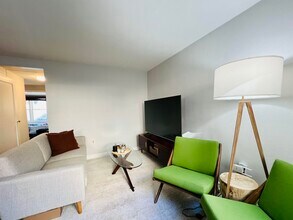 221 Pavonia Ave in Jersey City, NJ - Building Photo - Building Photo