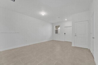 2558 SE 27th Dr in Homestead, FL - Building Photo - Building Photo