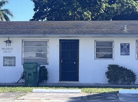 598 Douglas Rd in Opa Locka, FL - Building Photo