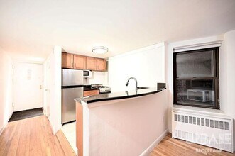 35 Grove St in New York, NY - Building Photo - Building Photo