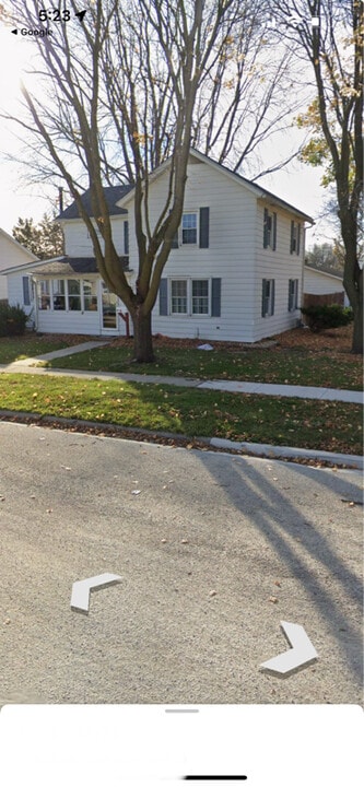 1002 1st Ave in Rochelle, IL - Building Photo