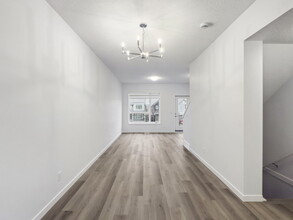 379 Belmont Ave SW in Calgary, AB - Building Photo - Building Photo