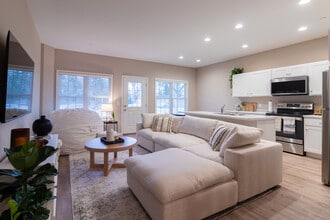 Becklow Place in Fort Wayne, IN - Foto de edificio - Building Photo