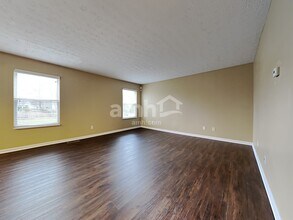 699 Thornton Dr in Morrow, OH - Foto de edificio - Building Photo