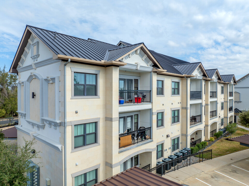 Sierra Apartments in Elgin, TX - Building Photo