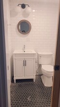 6134 Linden St, Unit Modern 2BR Semi-Basement in Ridgewood, NY - Foto de edificio - Building Photo
