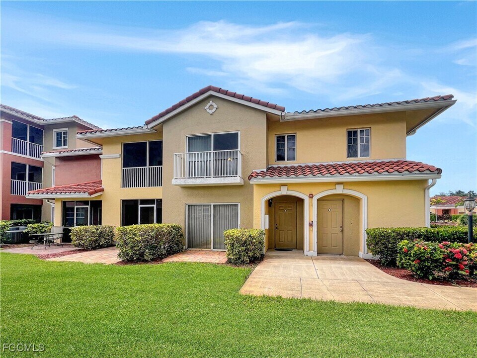 13110 Bella Casa Cir in Ft. Myers, FL - Building Photo