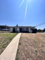 2901 Berger St in Bakersfield, CA - Building Photo