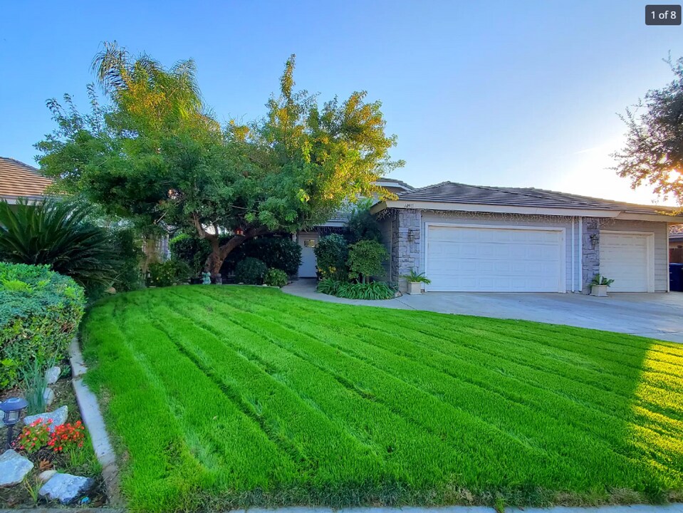 10911 Martingale Dr in Bakersfield, CA - Building Photo