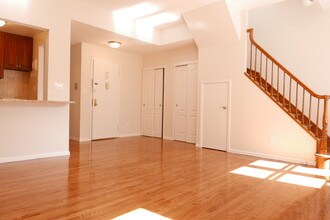 335 W 76th St in New York, NY - Building Photo - Building Photo
