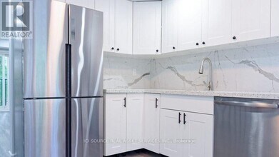 16 Normandy Pl in Oakville, ON - Building Photo - Building Photo