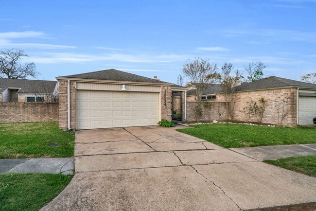 18534 Meadows Way Dr in Houston, TX - Building Photo - Building Photo
