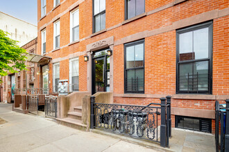 810 Bergen St in Brooklyn, NY - Building Photo - Building Photo