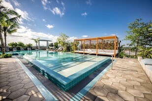 380 NW 26th St, Unit 404 in Miami, FL - Building Photo