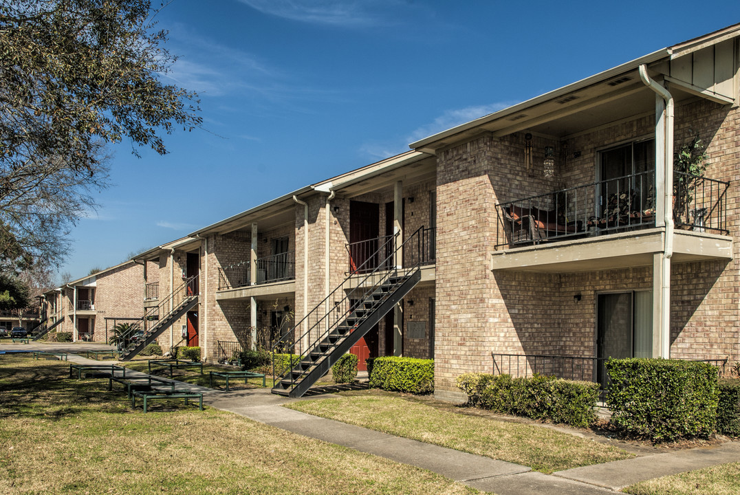 Landsdowne in Port Arthur, TX - Building Photo