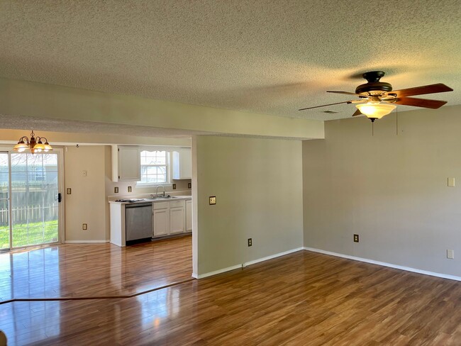 2984 W Knob Hill St in Springfield, MO - Building Photo - Building Photo