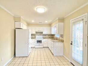 11 N Lake Loop in Hampton, VA - Foto de edificio - Building Photo