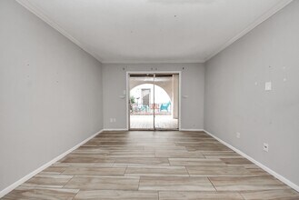 2744 Briarhurst Dr in Houston, TX - Building Photo - Building Photo