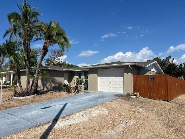 10910 Rexdale Ave in Port Richey, FL - Building Photo - Building Photo