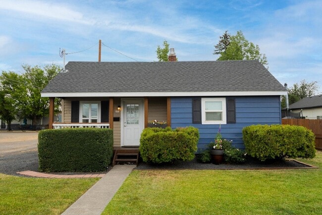 property at 415 SW Black Butte Blvd