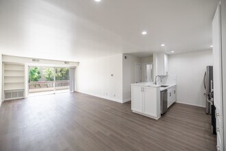Enclave 693 in Thousand Oaks, CA - Building Photo - Building Photo