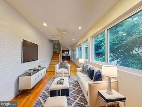 3137 S Glebe Rd, Unit 1066 in Arlington, VA - Foto de edificio - Building Photo