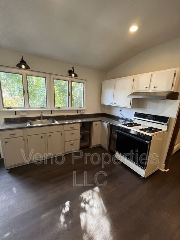 3 Ashland Pl in Troy, NY - Building Photo - Building Photo