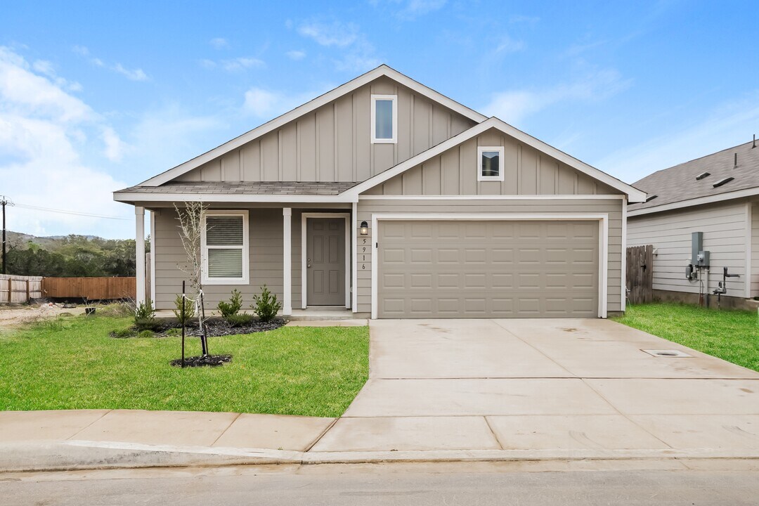 5916 Forenoon Dr in Bulverde, TX - Building Photo