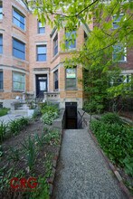 1728 Beacon St in Brookline, MA - Foto de edificio - Building Photo