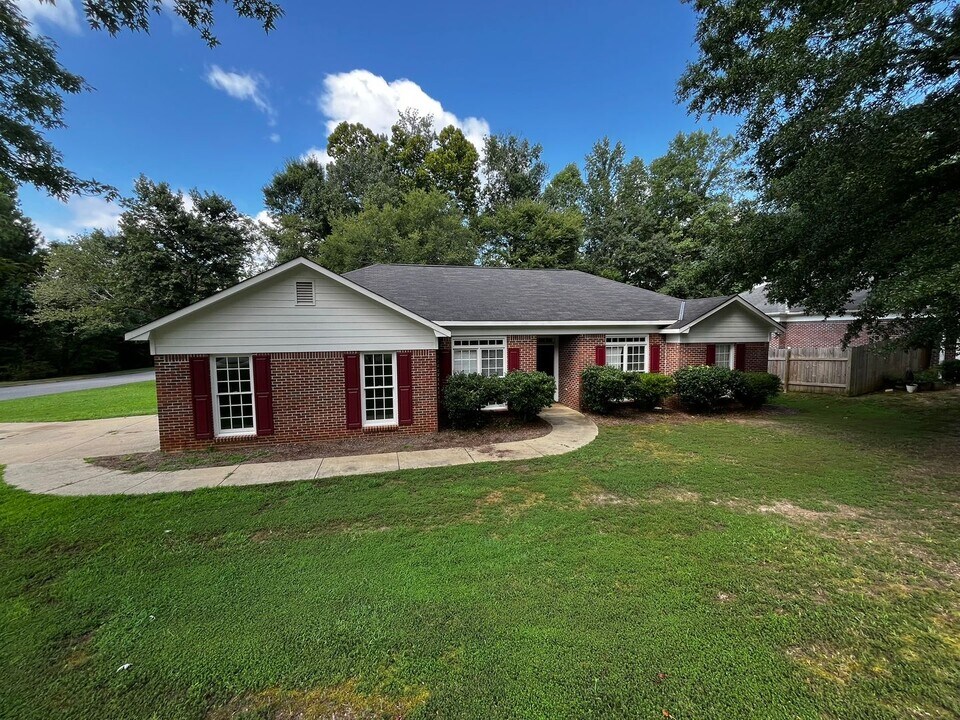 8012 Rocky Creek Dr in Columbus, GA - Building Photo