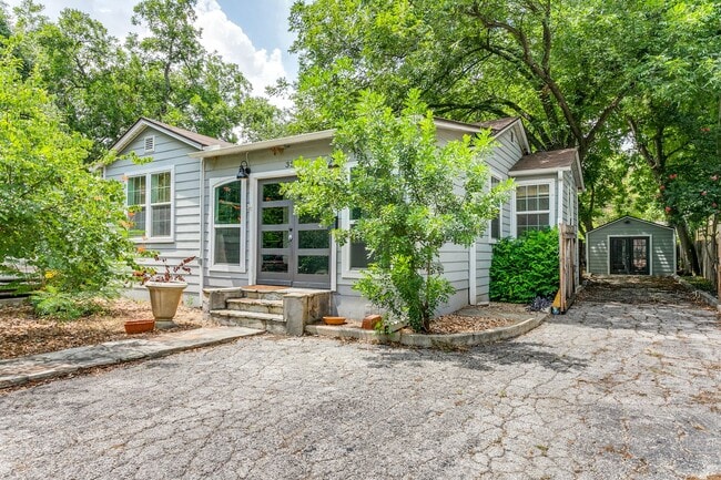 355 Redwood St