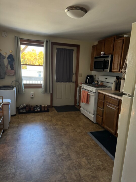 12 Goldsmith Ln-Unit -Apt. 6 in Old Town, ME - Building Photo