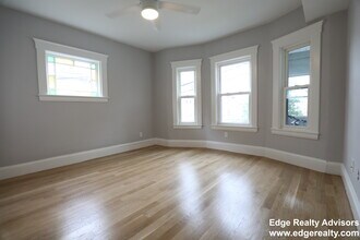 56 Union St, Unit 1 in Boston, MA - Foto de edificio - Building Photo