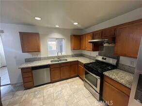 7547 Bellingham Ave in Los Angeles, CA - Building Photo - Building Photo